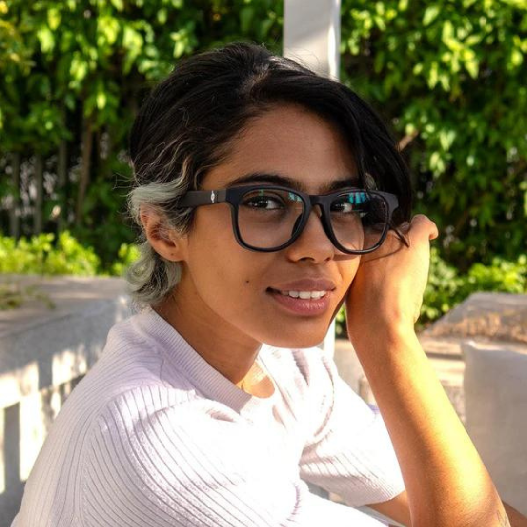 Front view of First Lens Catty glasses without frames, showcasing sleek and modern design for both men and women.