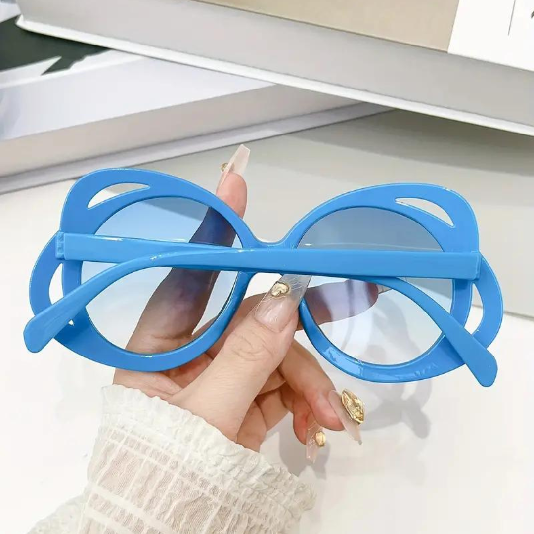 Fashionable blue oversized round sunglasses