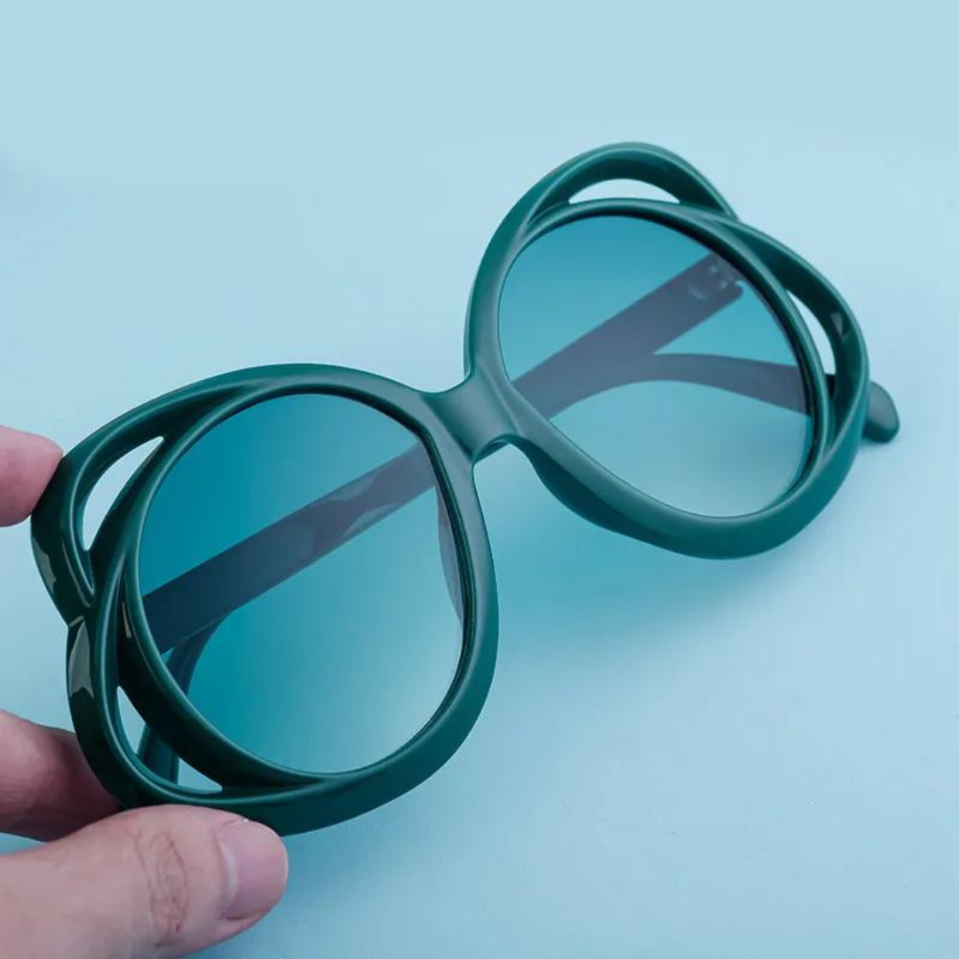 Fashionable large round sunglasses in green