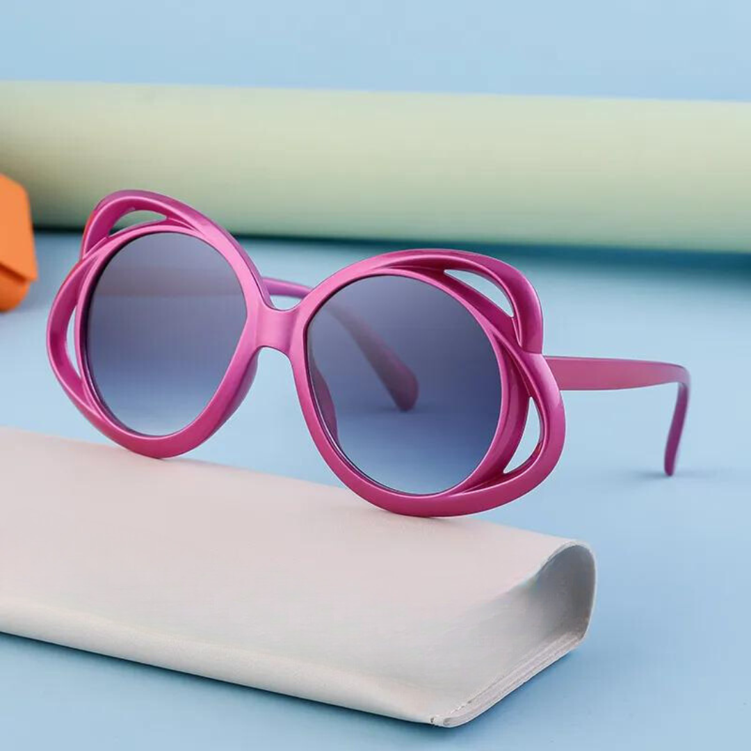 Oversized round sunglasses in vibrant red