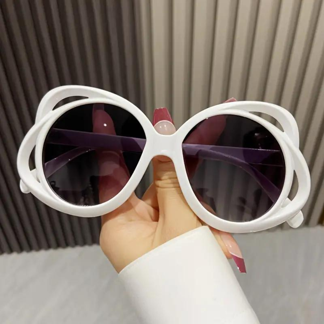 Oversized round sunglasses in elegant white"