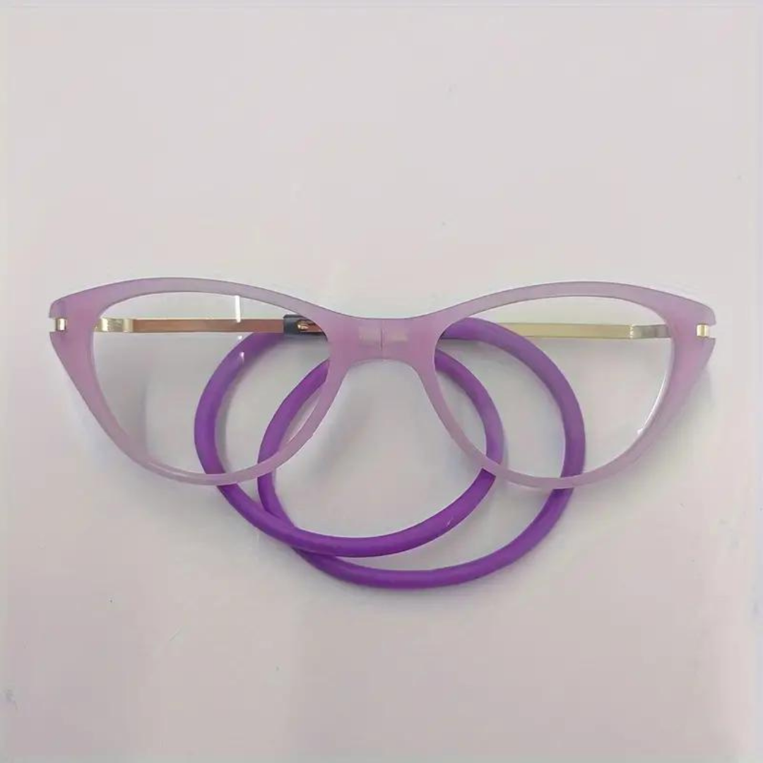 First Lens Women Magnetic Reading Glasses with magnetic closure detail