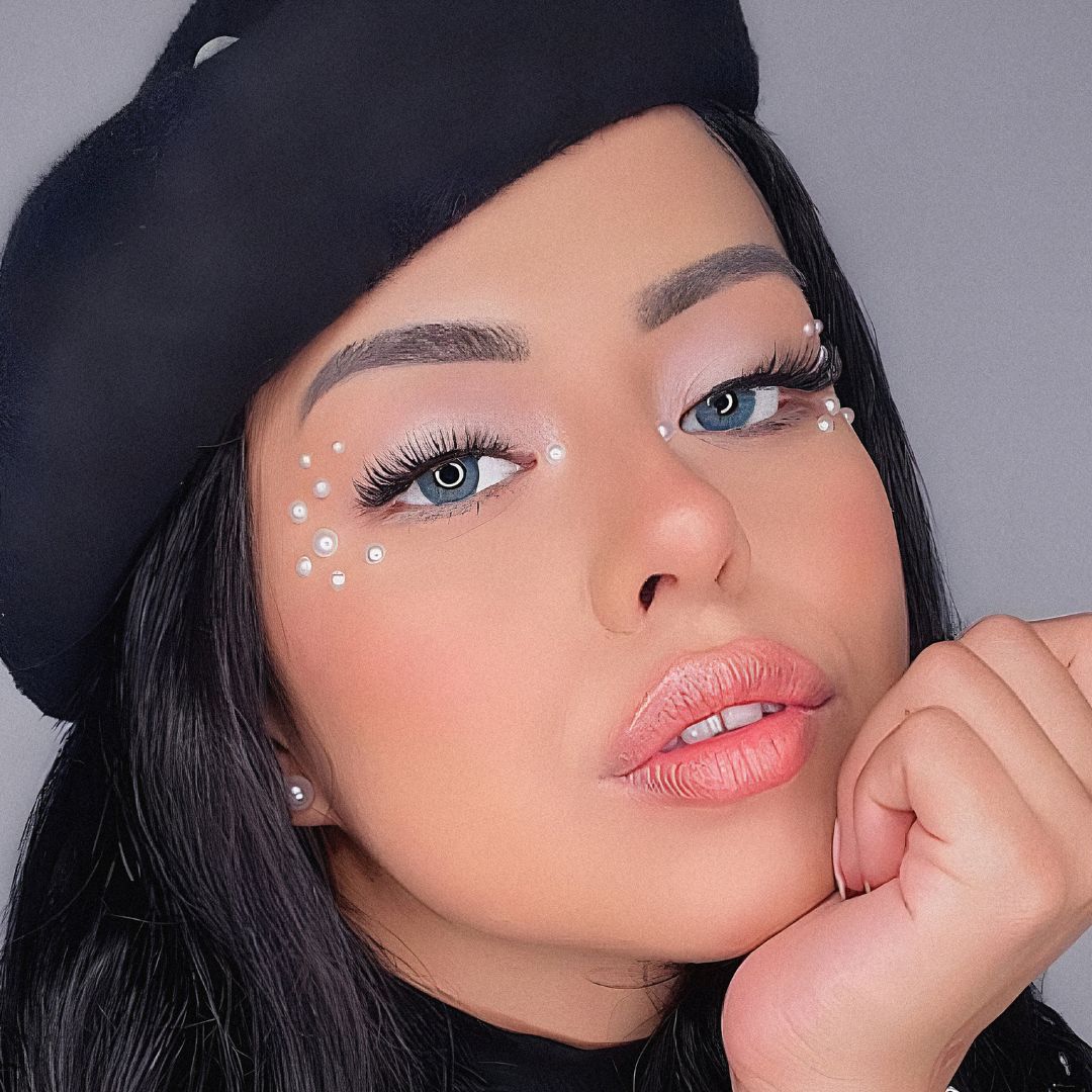 Deep blue colored daily contacts – Swati Sapphire