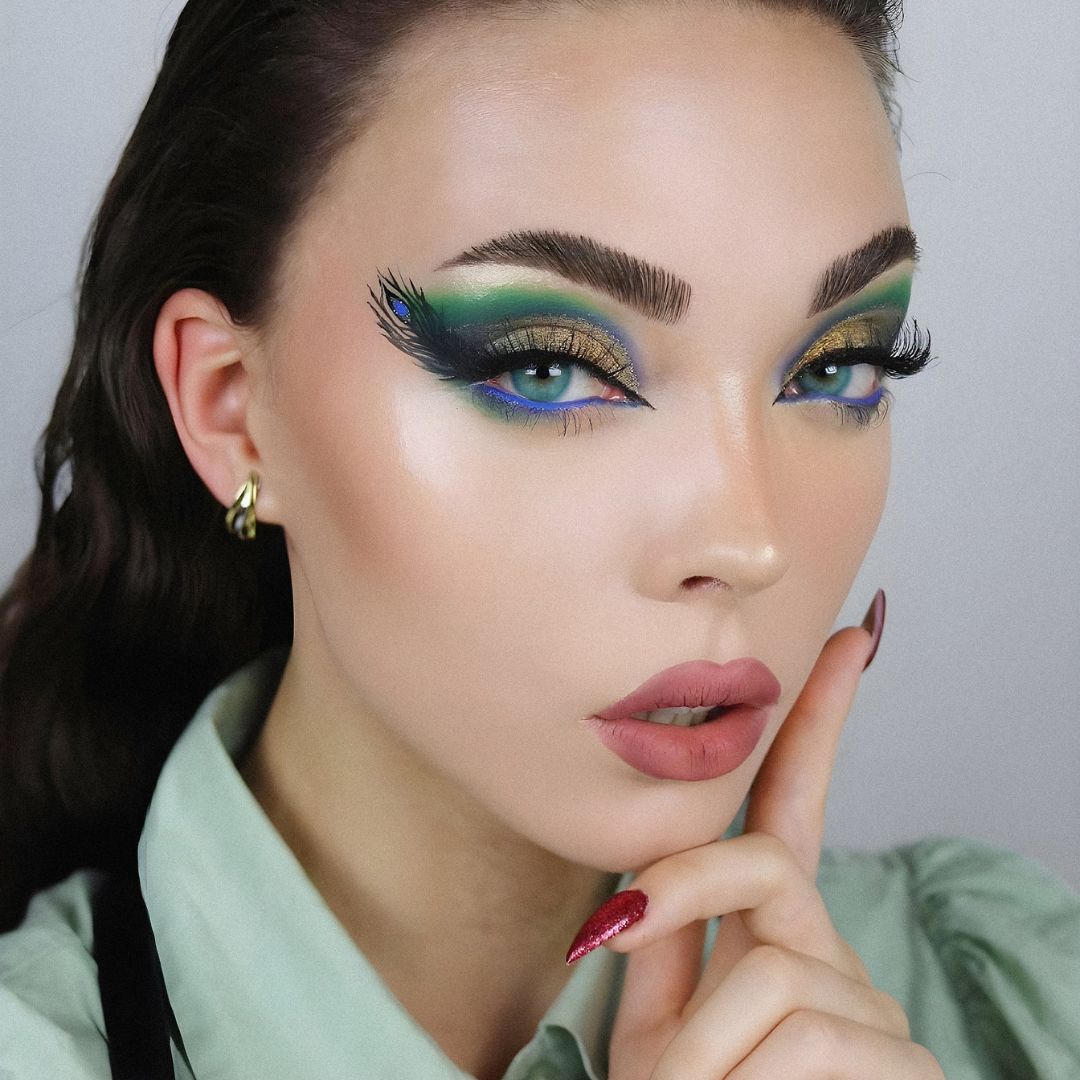 Bold eye look with Swati Sapphire daily blue lenses