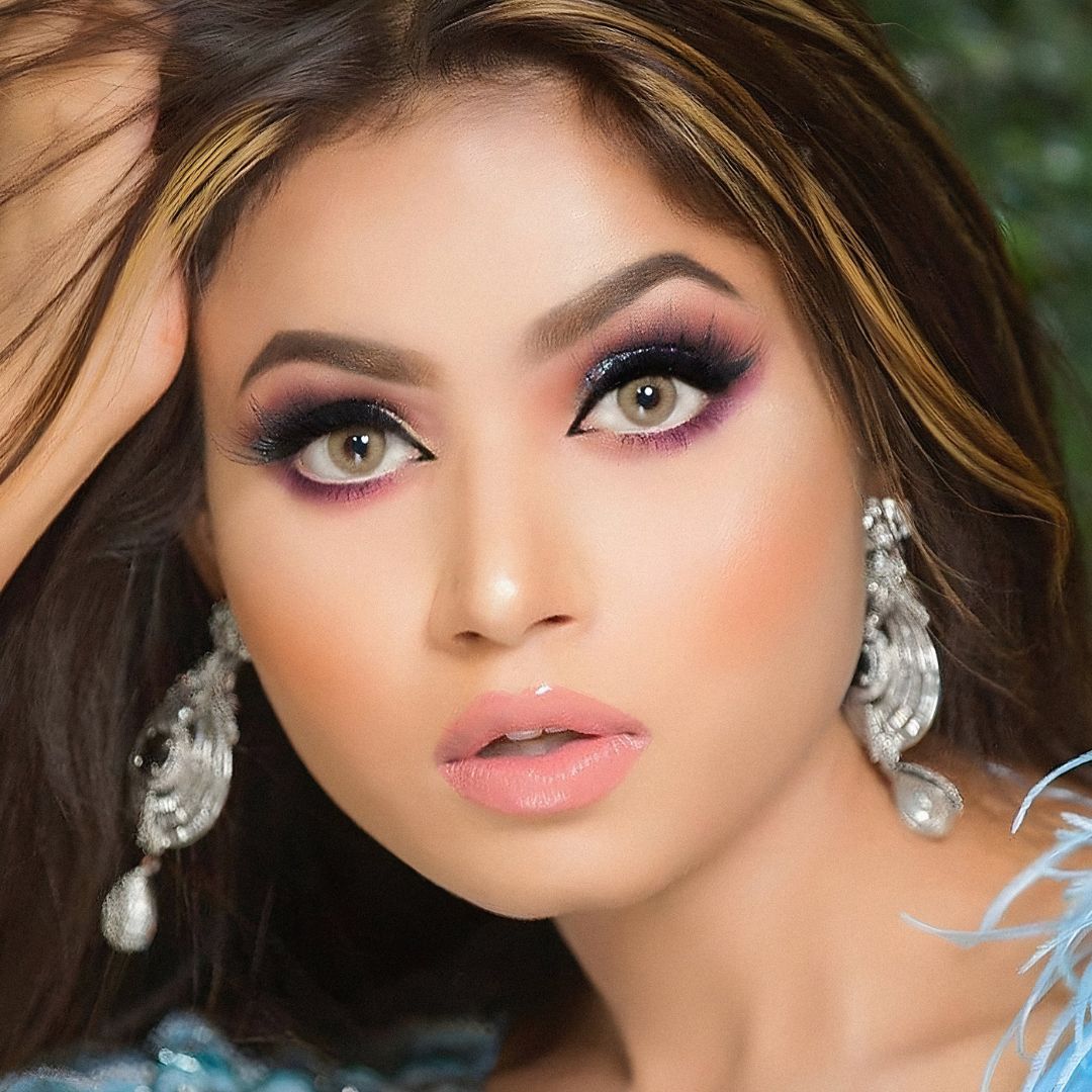 Enhance eyes with Swati Honey hazel brown daily lenses