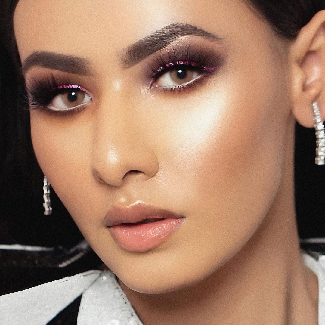 Enhance eye look with Swati Sandstone daily contacts