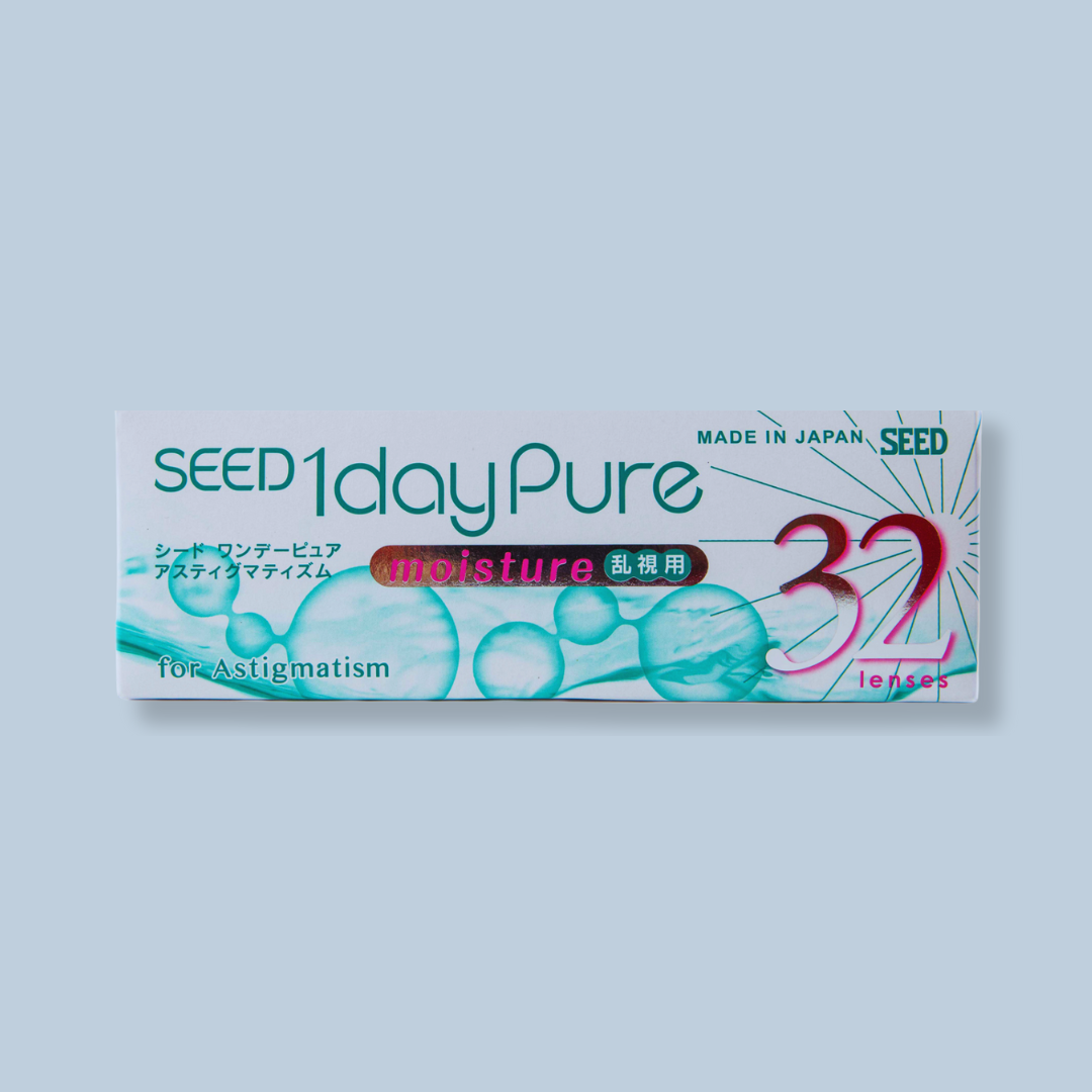 Person holding the First Lens SEED 1-Day Pure Astigmatism 32-lens pack.