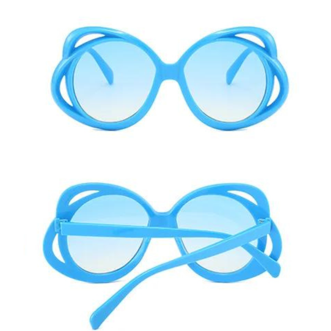 Chic oversized sunglasses in striking blue