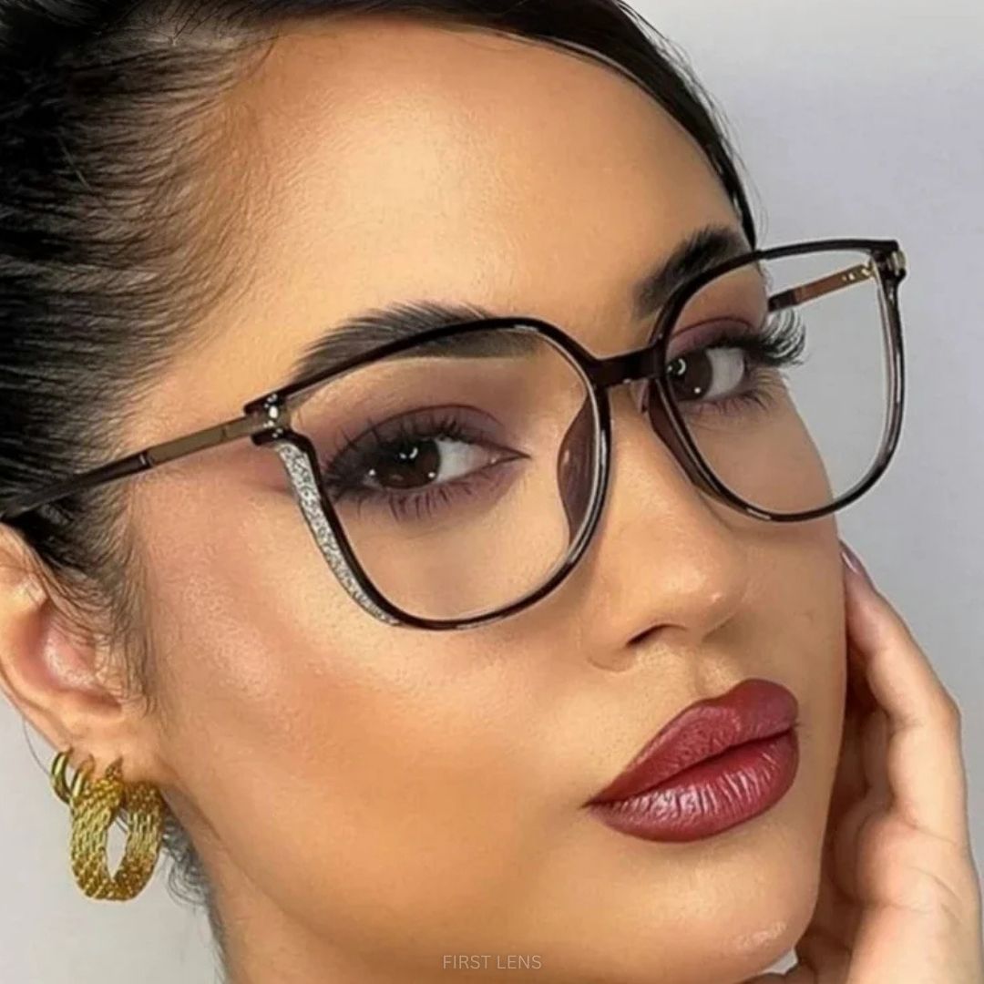 Clara glasses with protective lenses for blue light filtering