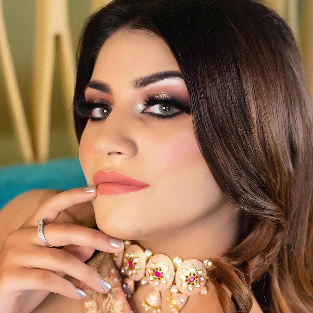 Enhance eyes with Swati Pearl daily grey contacts