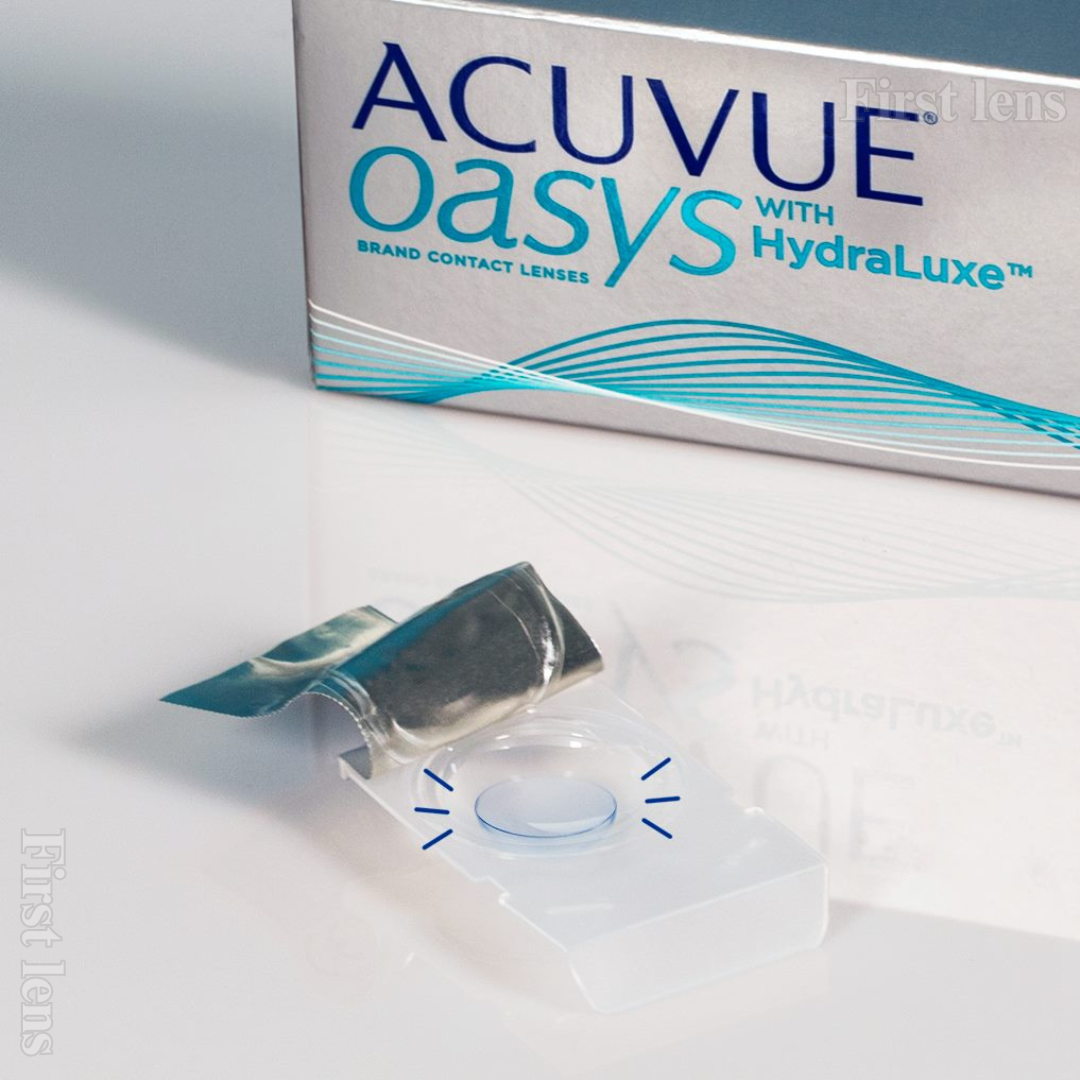 First Lens: Illustration of Acuvue Oasys 1 Day with HydraLuxe Technology lenses by First Lens